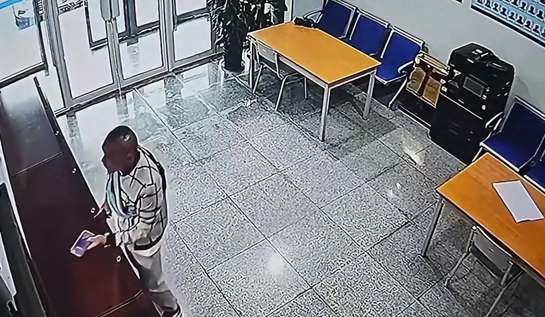 北京一聋哑司机“拾金不昧”被点赞，聋哑人士开车需满足哪些条件？