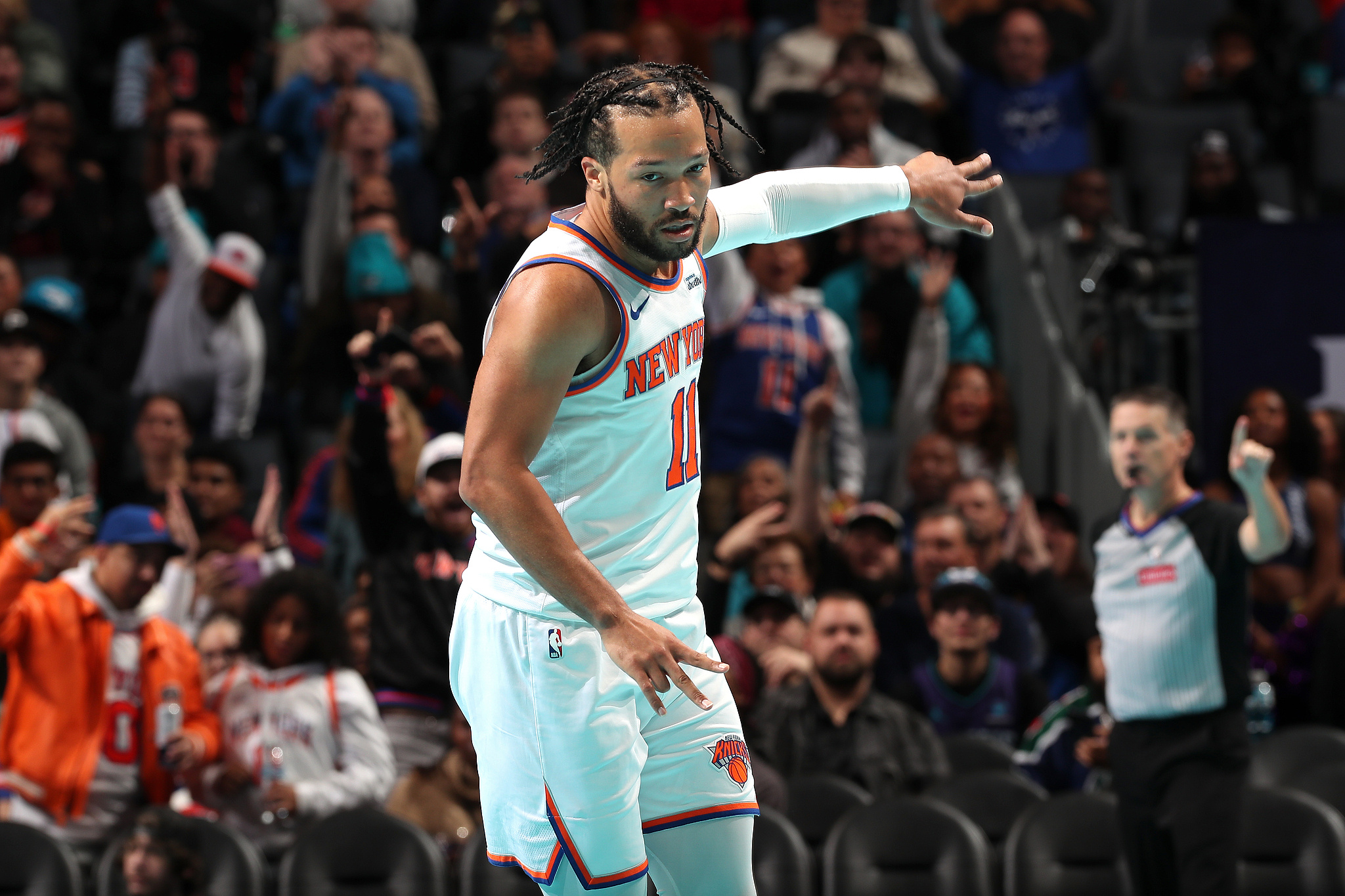 布伦森31+6+6唐斯19+12 尼克斯末节逆转1分险胜黄蜂