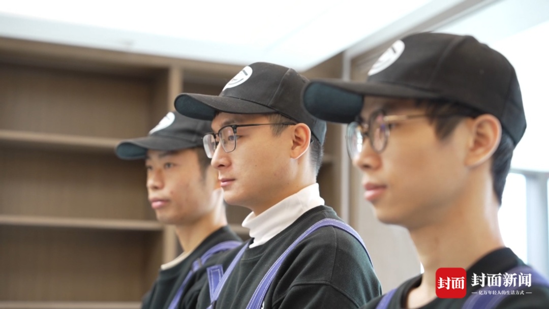 在成都做保洁的年轻人:月入八九千元,上班感觉很治愈 在成都做保洁的年轻人:月入八九千元,上班感觉很治愈