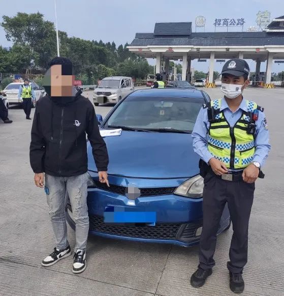 14岁少年偷偷开车上路，还载着朋友去“兜风”……