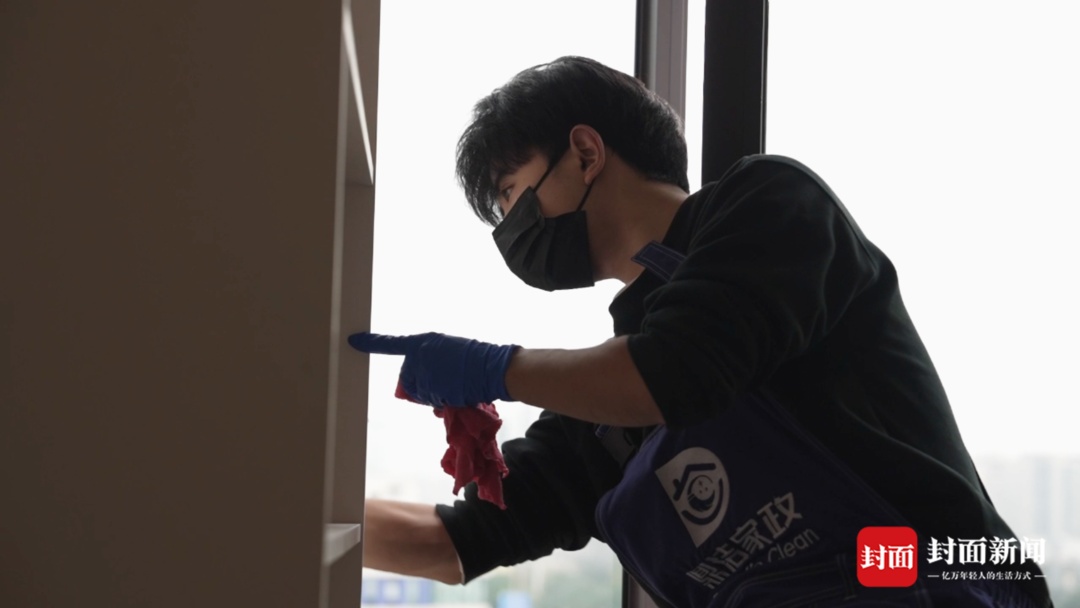 在成都做保洁的年轻人:月入八九千元,上班感觉很治愈 在成都做保洁的年轻人:月入八九千元,上班感觉很治愈