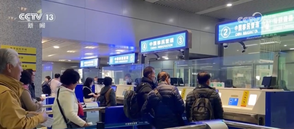 “丝滑”便利的入境服务让更多外国游客打卡“中国行” 乐享“中国游” “丝滑”便利的入境服务让更多外国游客打卡“中国行” 乐享“中国游”