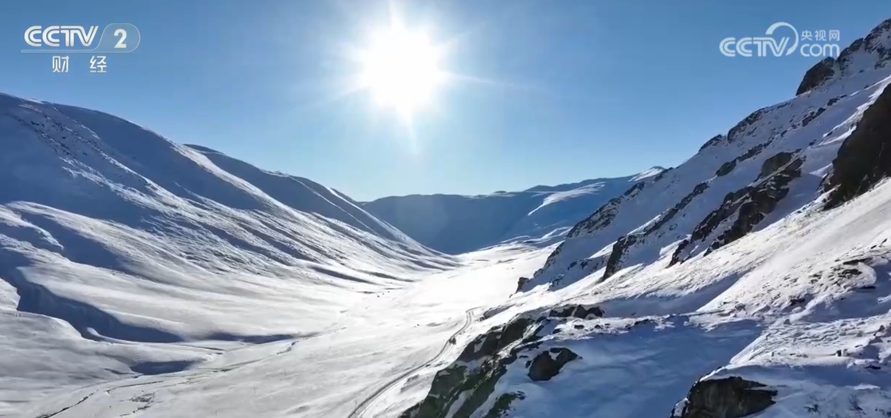 新疆阿勒泰阿禾公路全线打通恢复通车 绘就冰雪经济新“途”景