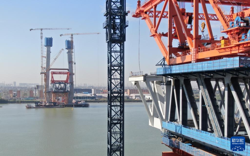 深江高铁全线首节段钢梁架设完成 深江高铁全线首节段钢梁架设完成