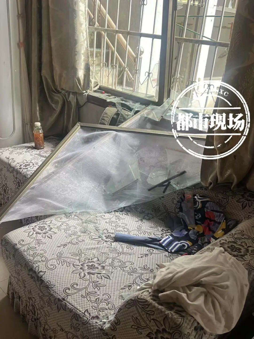 连续点火19次!煤气罐爆炸瞬间崩飞门窗 连续点火19次!煤气罐爆炸瞬间崩飞门窗