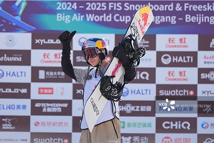 滑雪大跳台世界杯苏翊鸣顺利晋级决赛 杨文龙小组第一令人惊喜
