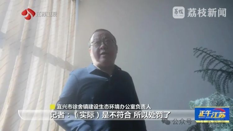 牛肉放地上切割,血水洒落一地……屠宰场无证居然偷着干,现场不堪入目! 牛肉放地上切割,血水洒落一地……屠宰场无证居然偷着干,现场不堪入目!