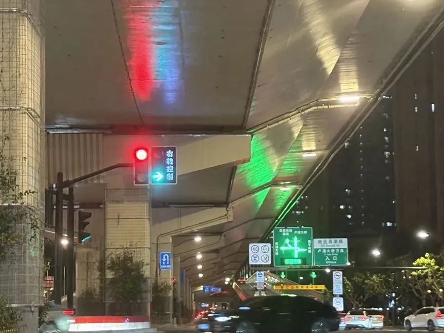 上海不少司机困惑：右转信号灯为何不亮绿灯？市公安交警总队解释→