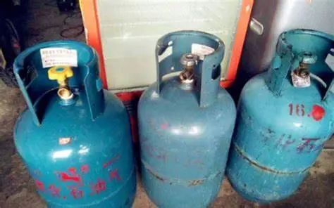 连续点火19次!煤气罐爆炸瞬间崩飞门窗 连续点火19次!煤气罐爆炸瞬间崩飞门窗