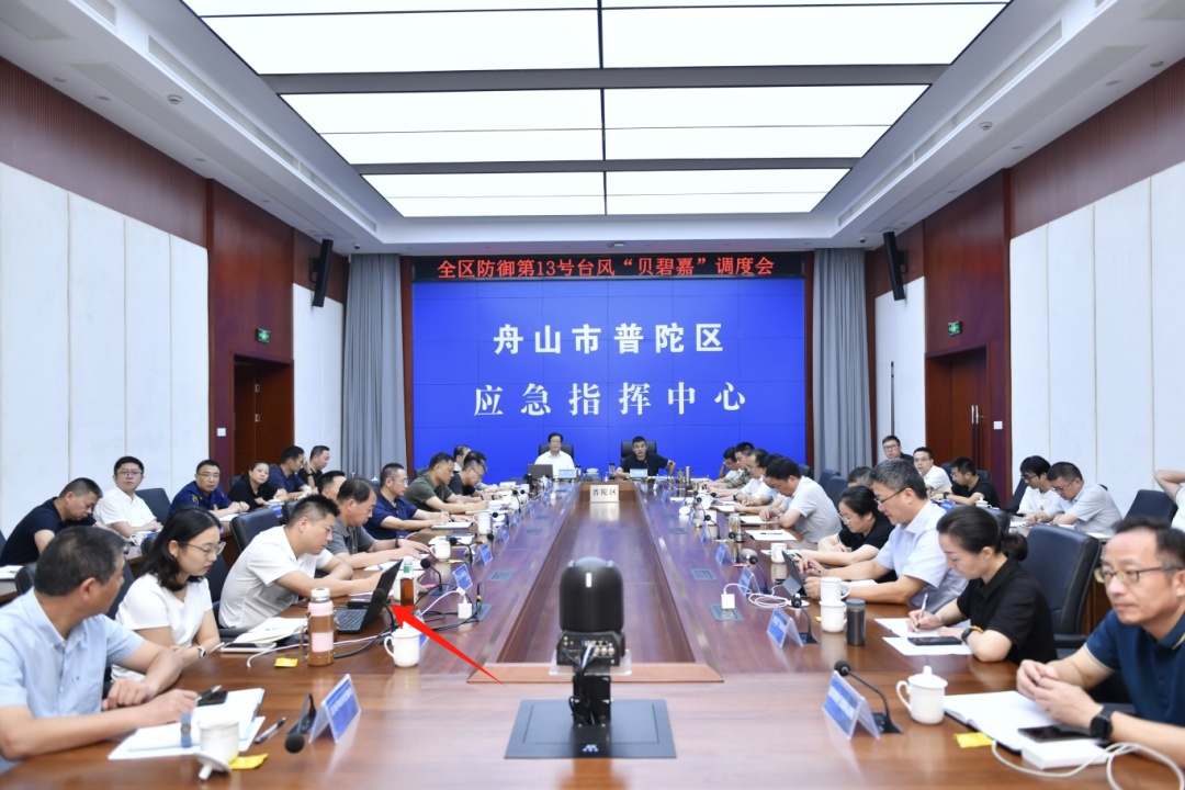 电影《焚城》中，为啥“刘德华”也要听这位气象人的指令？