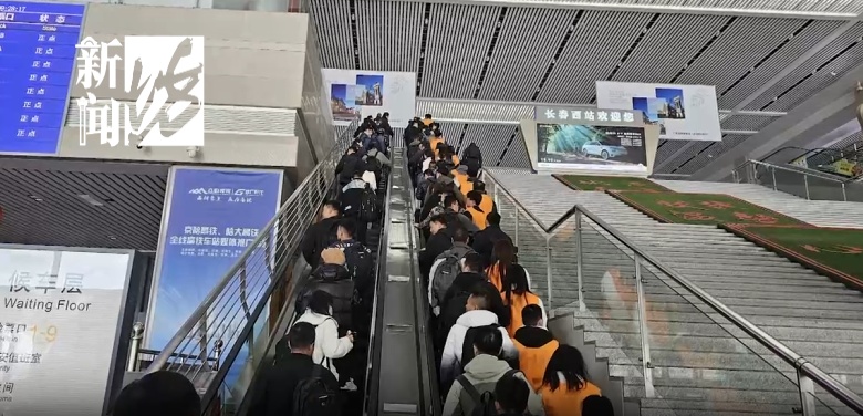 上海一小伙打赏千元与美女主播见面,结果大失所望… 上海一小伙打赏千元与美女主播见面,结果大失所望…