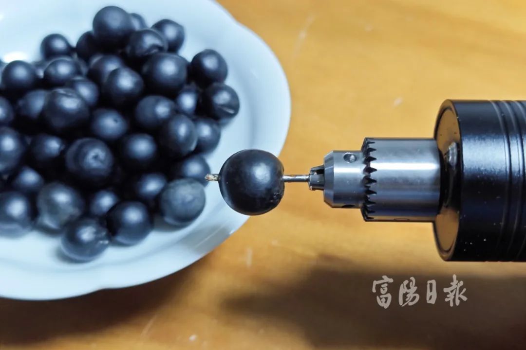 不能吃!不能吃!杭州街头大量出现,很多人在捡... 不能吃!不能吃!杭州街头大量出现,很多人在捡...