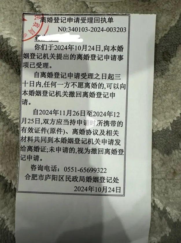 “LV女销售疑似勾引男客户”事件柜姐、原配妻子都在直播带货?网友:三观碎一地 “LV女销售疑似勾引男客户”事件柜姐、原配妻子都在直播带货?网友:三观碎一地