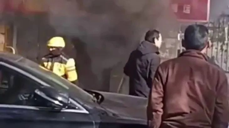 外卖小哥归途救火被烫伤，称下次还会这么做
