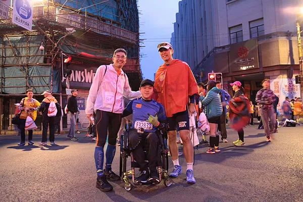 28年来首次！今天，他们感动全城！21岁上海小将夺冠→