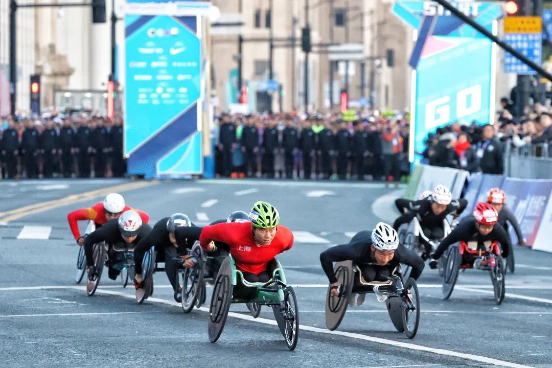 28年来首次！今天，他们感动全城！21岁上海小将夺冠→