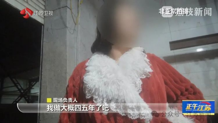 牛肉放地上切割,血水洒落一地……屠宰场无证居然偷着干,现场不堪入目! 牛肉放地上切割,血水洒落一地……屠宰场无证居然偷着干,现场不堪入目!