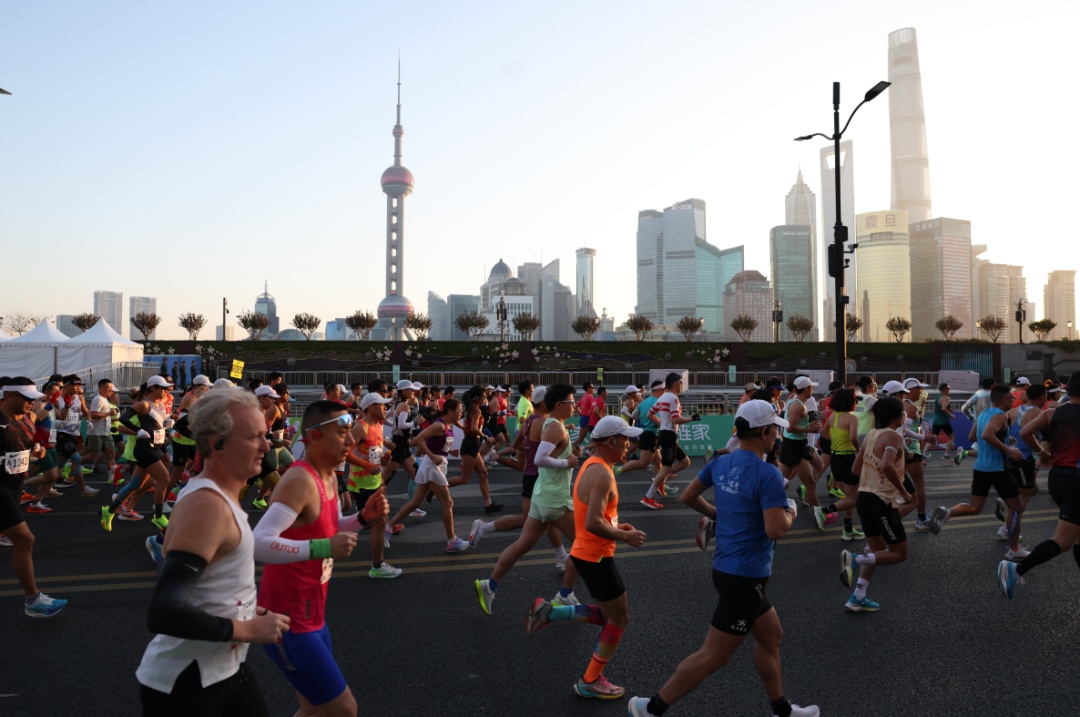 28年来首次！今天，他们感动全城！21岁上海小将夺冠→