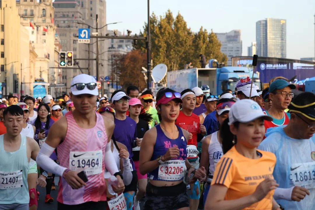 28年来首次！今天，他们感动全城！21岁上海小将夺冠→