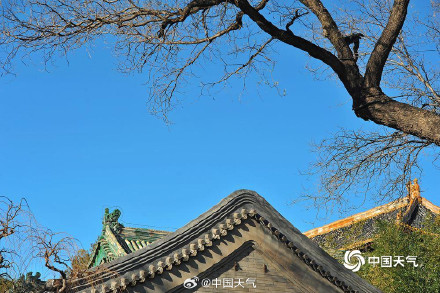 北京大风吹来宝石蓝天空