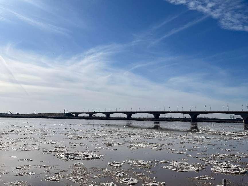 内蒙古包头市黄河全线流凌 开启冬季观凌盛景 内蒙古包头市黄河全线流凌 开启冬季观凌盛景