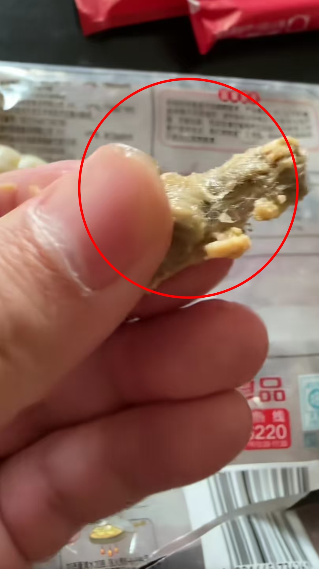 思念水饺被曝吃出烟头，市监局回应