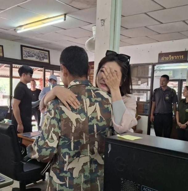 她突然自曝：双方仍未离婚！更无法接受的是……