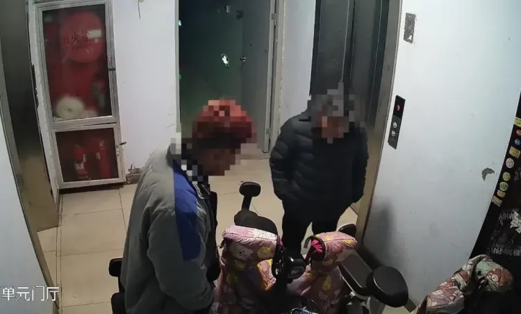 21岁小伙和66岁老汉经常同时出入小区……被抓了！