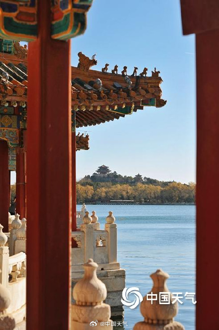 北京大风吹来宝石蓝天空