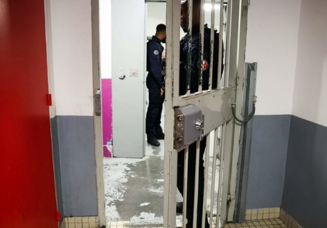 法国监狱囚犯严重超员!部分犯人只能佩戴电子手环或监外执行 法国监狱囚犯严重超员!部分犯人只能佩戴电子手环或监外执行