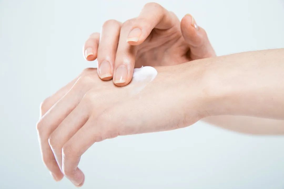 手上长倒刺，千万别直接拔！有人因此进急诊，提醒→