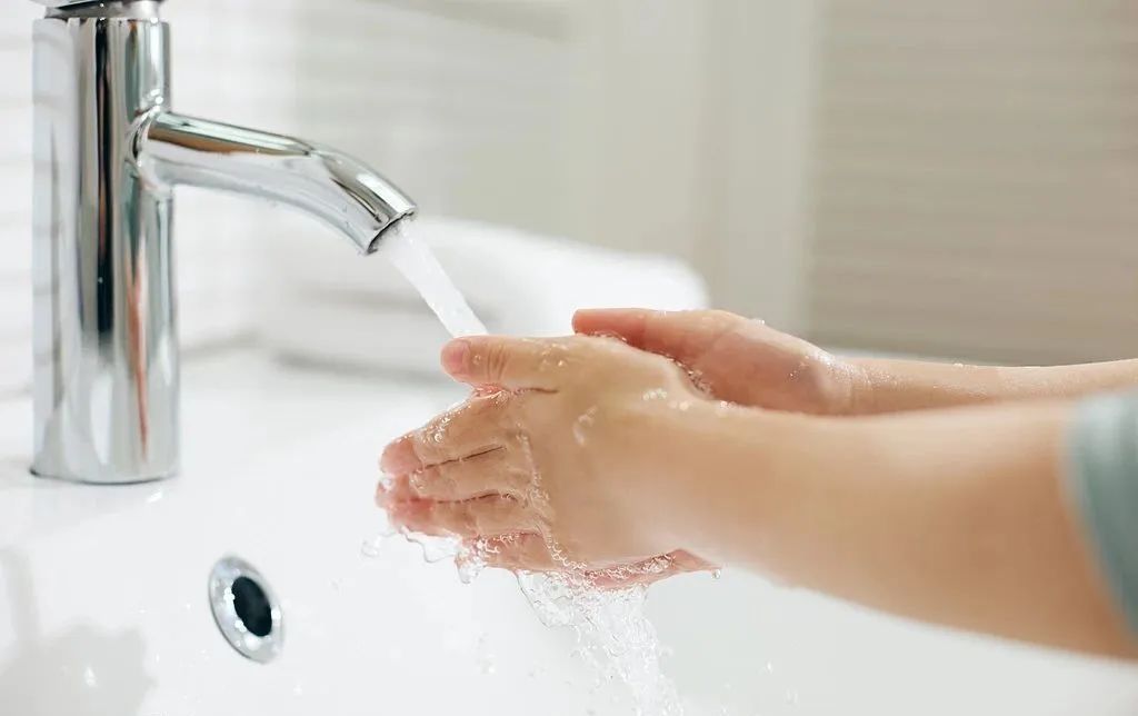 手上长倒刺，千万别直接拔！有人因此进急诊，提醒→