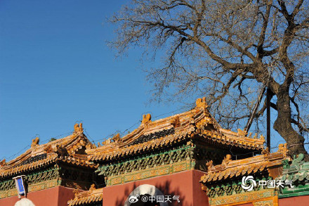 北京大风吹来宝石蓝天空