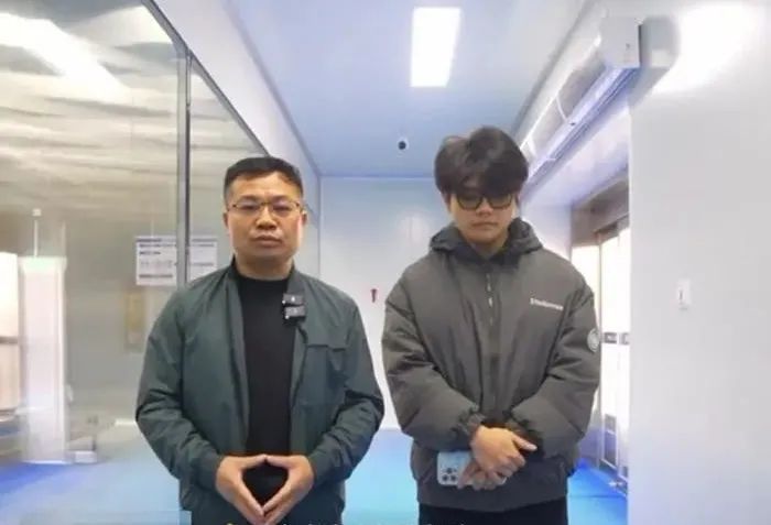 热搜第一!面包霉菌超标近6倍,知名品牌董事长致歉 热搜第一!面包霉菌超标近6倍,知名品牌董事长致歉