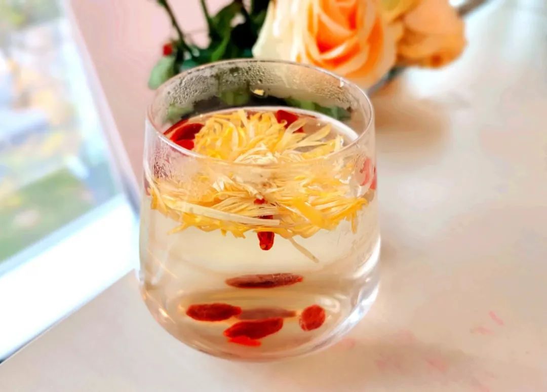 为什么医生总让多喝水？能改善多种健康问题，好处远超预期