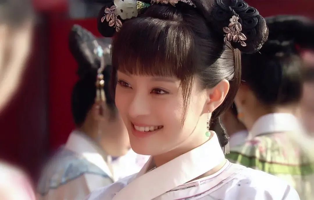 “那年我28岁”孙俪晒女儿甄嬛照感慨时光飞逝，网友：太像了！