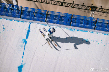 谷爱凌备战滑雪世界杯云顶站