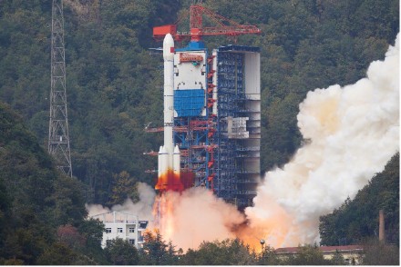 长征三号乙火箭完成第100次发射