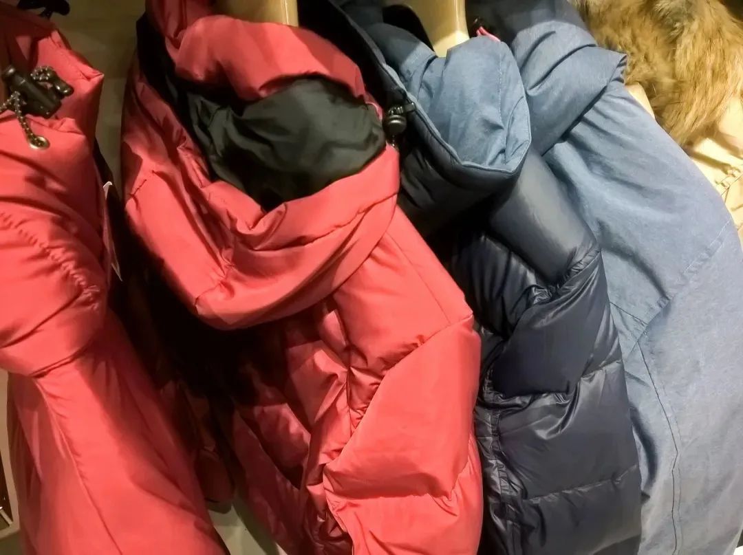 羽绒服里穿薄点才暖和!一个超简单的穿搭技巧,快收藏 羽绒服里穿薄点才暖和!一个超简单的穿搭技巧,快收藏