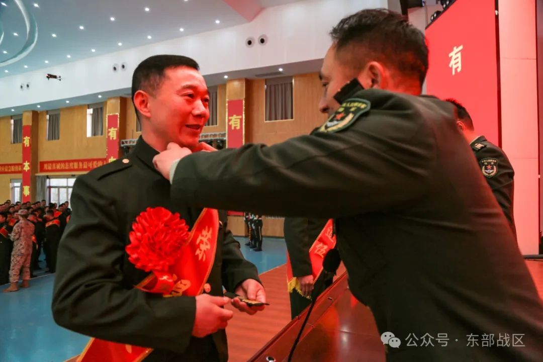 服役30年，“兵王”光荣退休！