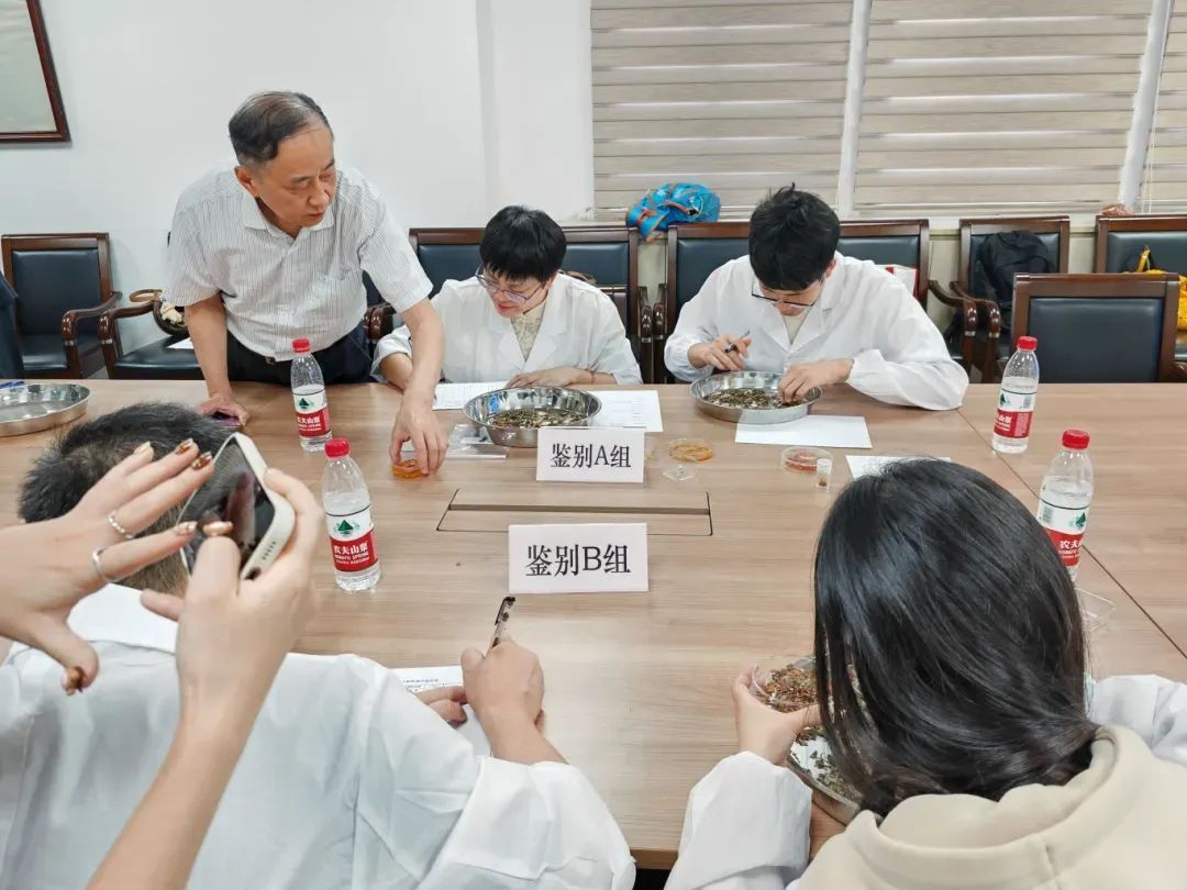 红花染色充当藏红花，烟蒂、塑料、螺丝壳被检出！小心这种“泡脚包”