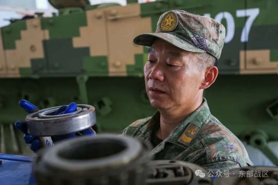 服役30年，“兵王”光荣退休！