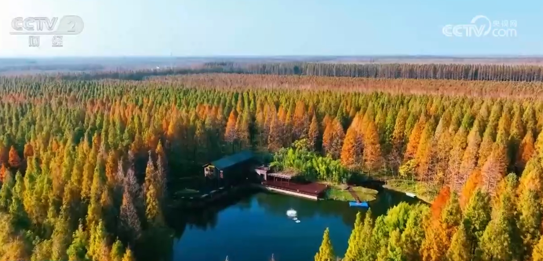 赏红叶、看冬景、打卡“天空之镜” 解锁大美中国的N种“沉浸式”玩法