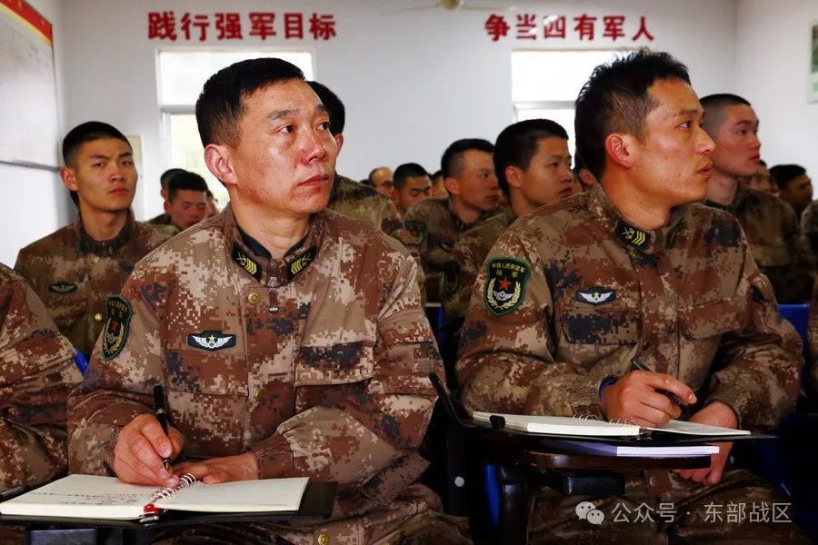 服役30年，“兵王”光荣退休！