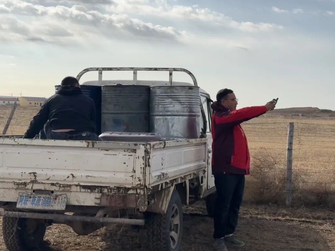 躺在家里就能放牧?听听草原上这头牛怎么“说” 躺在家里就能放牧?听听草原上这头牛怎么“说”