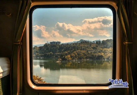 坐中国高铁看山河入画