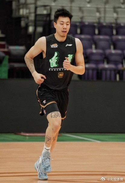 17折+深蹲满分！张镇麟通过CBA体测