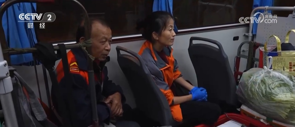 惠农助农“卖菜公交”暖人心 送来满城“烟火气” 惠农助农“卖菜公交”暖人心 送来满城“烟火气”