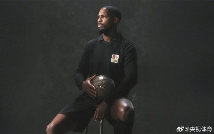 AC米兰推出125周年纪念球衣套装