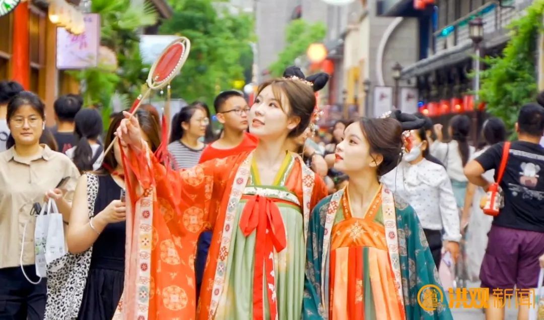 南昌万寿宫，“火出圈”背后藏着怎样的“绣花功”？